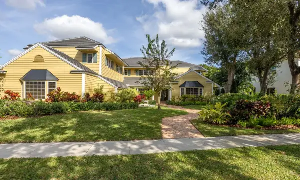2883 Banyan Boulevard Circle NW, Boca Raton, FL 33431