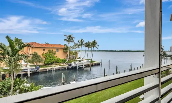 105 Paradise Harbour Boulevard 307, North Palm Beach, FL 33408