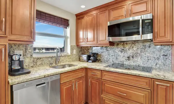 806 SE 7th Street 403, Deerfield Beach, FL 33441