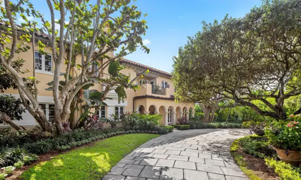124 Brazilian Avenue, Palm Beach, FL 33480