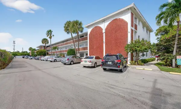 2050 NE 39th Street #210s, Lighthouse Point, FL 33064