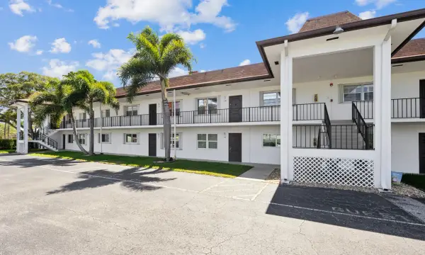 3075 E Gardens East Drive 32, Palm Beach Gardens, FL 33410