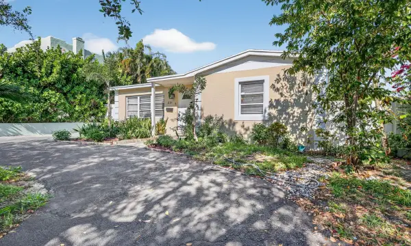 831 30th Court, West Palm Beach, FL 33407