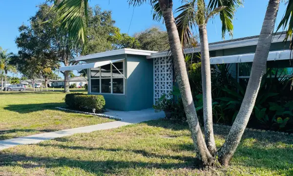 910 South Drive B, Delray Beach, FL 33445