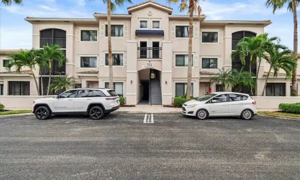 2804 Sarento Place 303, Palm Beach Gardens, FL 33410