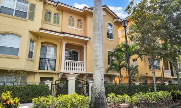 11850 Valencia Gardens Avenue, Palm Beach Gardens, FL 33410