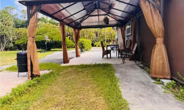 214 Westwood Circle E, West Palm Beach, FL 33411