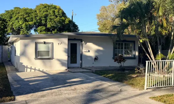 711 Fernwood Drive, West Palm Beach, FL 33405