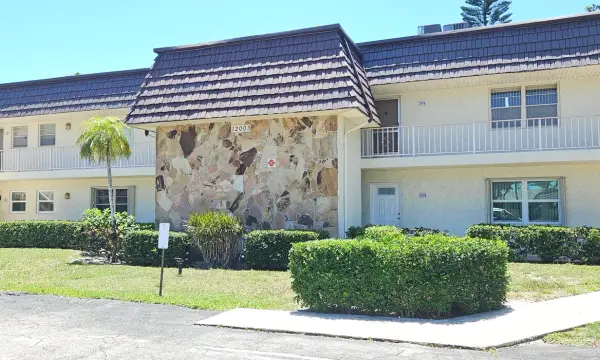 12003 Poinciana Boulevard 204, Royal Palm Beach, FL 33411