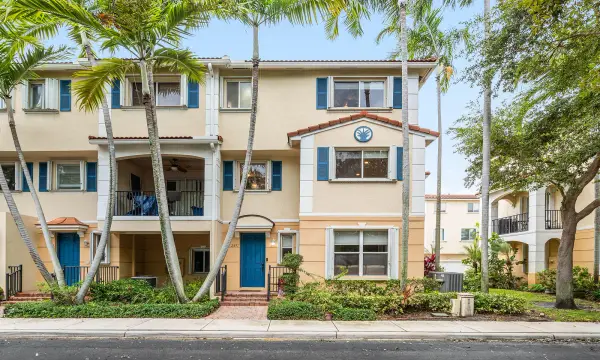2897 S Greenleaf Circle, Boynton Beach, FL 33426