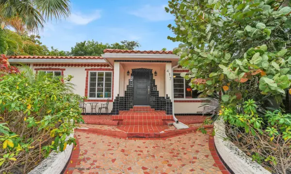 417 N 12th Avenue N, Lake Worth, FL 33460