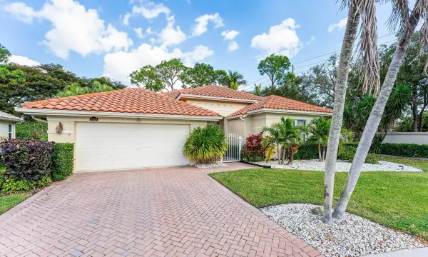 6529 Jog Estates Lane, Boynton Beach, FL 33437