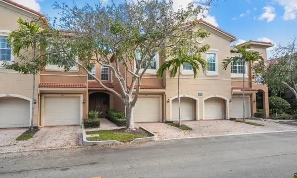 4870 Bonsai Circle 106, Palm Beach Gardens, FL 33418