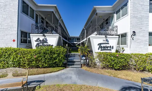 302 Lake Osborne Drive 5, Lake Worth Beach, FL 33461