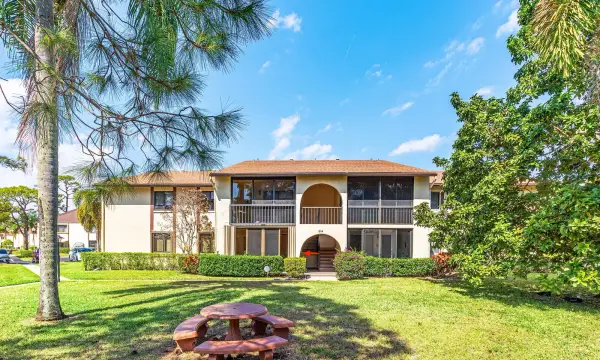 314 Knotty Pine Circle C-1, Greenacres, FL 33463