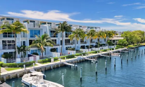2743 NE 1st Street, Pompano Beach, FL 33062