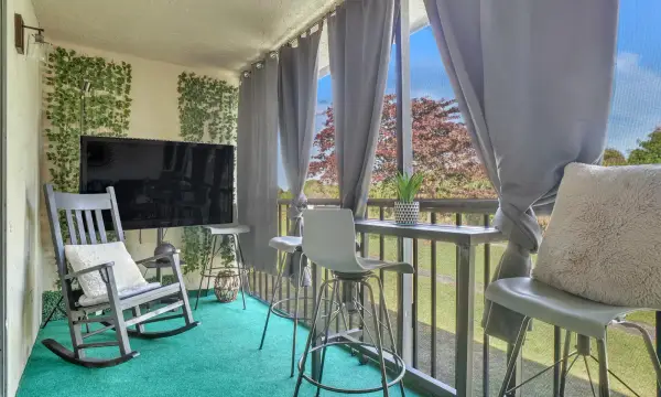1423 Meadows Circle W, Boynton Beach, FL 33436