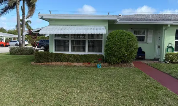 211 Country Lane A, Boynton Beach, FL 33435