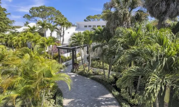 355 Oakview Drive, Delray Beach, FL 33445
