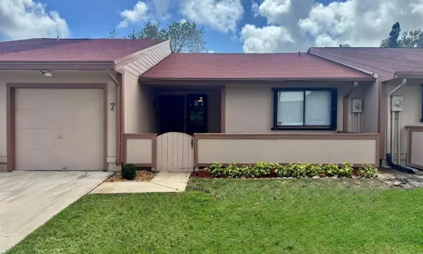 7 Farnworth Drive, Boynton Beach, FL 33426