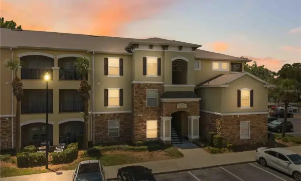 10201 Courtney Palms Boulevard, Unit 204, Tampa, FL, 33619