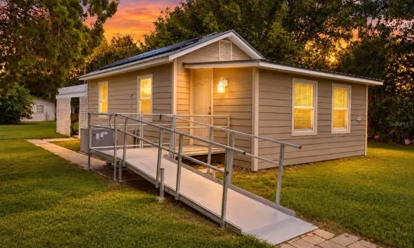 5811 11th Street, Zephyrhills, FL, 33542