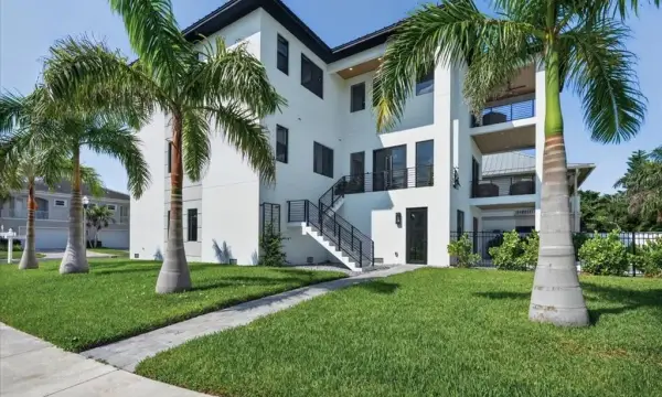 116 Wimbledon Court, Redington Shores, FL, 33708