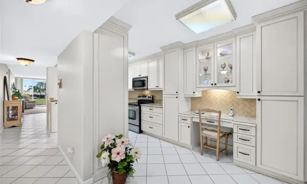 6021 Bahia Del Mar Circle, Unit 137, St Petersburg, FL, 33715