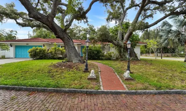 7716 Dartmouth Avenue N, St Petersburg, FL, 33710