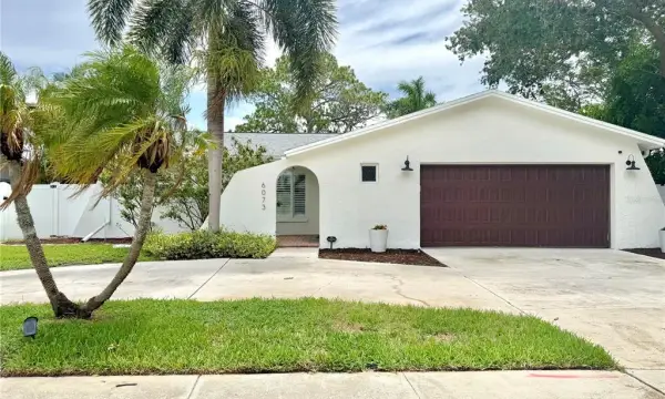 6073 Tanglewood Drive NE, St Petersburg, FL, 33703
