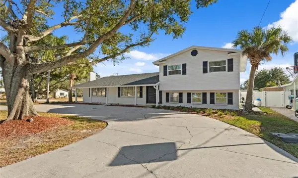 8702 Elmwood Lane, Tampa, FL, 33615