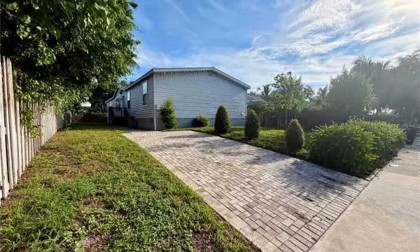755 Ridgewood Rd, West Palm Beach, FL, 33405