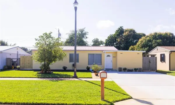2028 Bridgeman Drive, West Palm Beach, FL, 33409