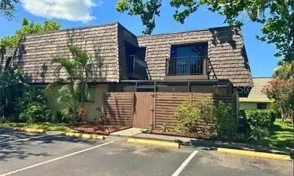 15202 E Pond Woods Drive, Unit 9, Tampa, FL, 33618