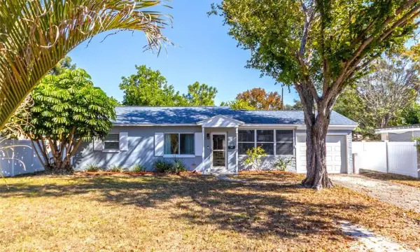 1725 Bradshaw Lane N, St Petersburg, FL, 33710
