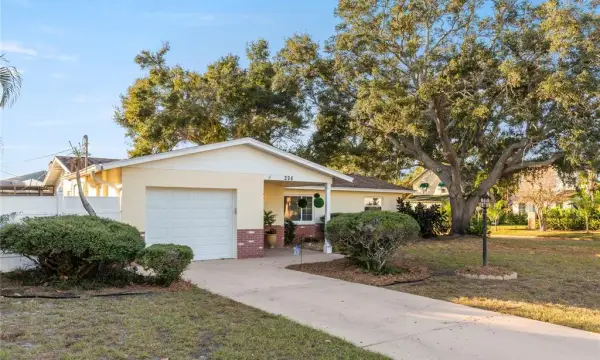 226 75th Street N, St Petersburg, FL, 33710
