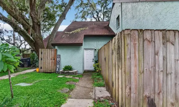 5601 Ashley Oaks Drive, Unit 6, Tampa, FL, 33617