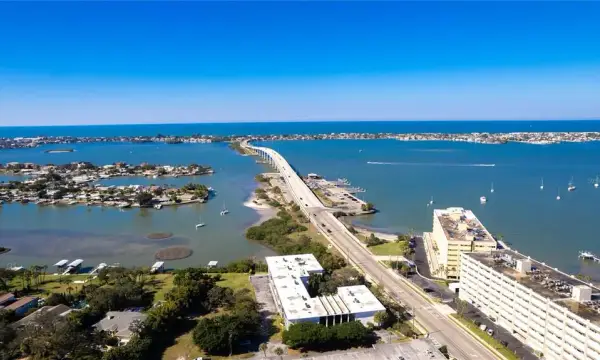 50 Harbor View Lane, Unit 11, Belleair Bluffs, FL, 33770