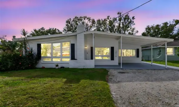 2810 W Silver Lake Avenue, Tampa, FL, 33614