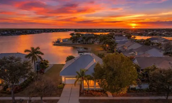 423 Manns Harbor Drive, Apollo Beach, FL, 33572