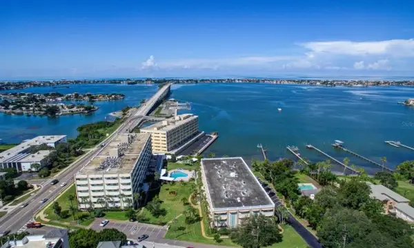 100 Bluff View Drive, Unit 114a, Belleair Bluffs, FL, 33770