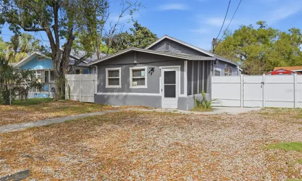 920 E Annie Street, Tampa, FL, 33612