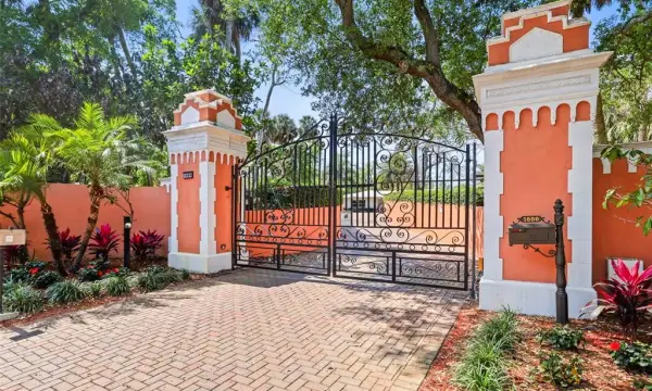 1600 Park Street N, St Petersburg, FL, 33710
