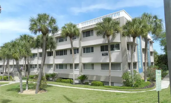 100 Bluff View Drive, Unit 109b, Belleair Bluffs, FL, 33770