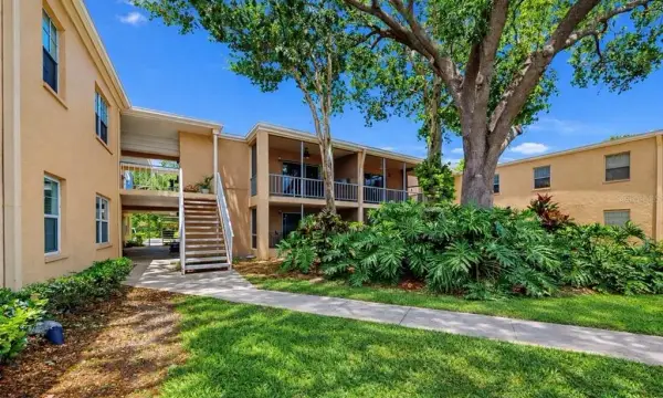 4724 Christa Court, Unit 322, Tampa, FL, 33614