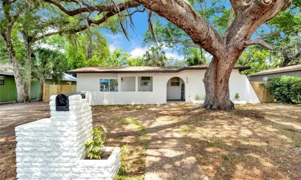 429 E Oakwood Street, Tarpon Springs, FL, 34689
