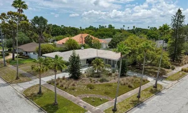 109 Ponce De Leon Boulevard, Belleair, FL, 33756