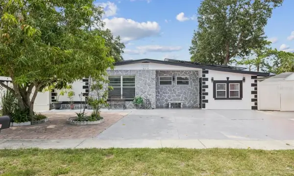 6518 S West Shore Circle, Tampa, FL, 33616