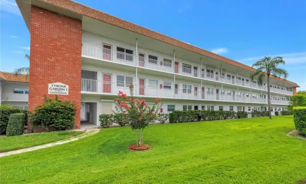 5729 13th Avenue N, Unit 102d, St Petersburg, FL, 33710