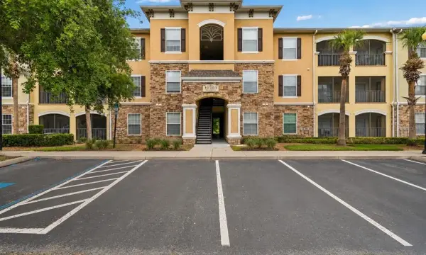 10203 Courtney Palms Boulevard, Unit 103, Tampa, FL, 33619